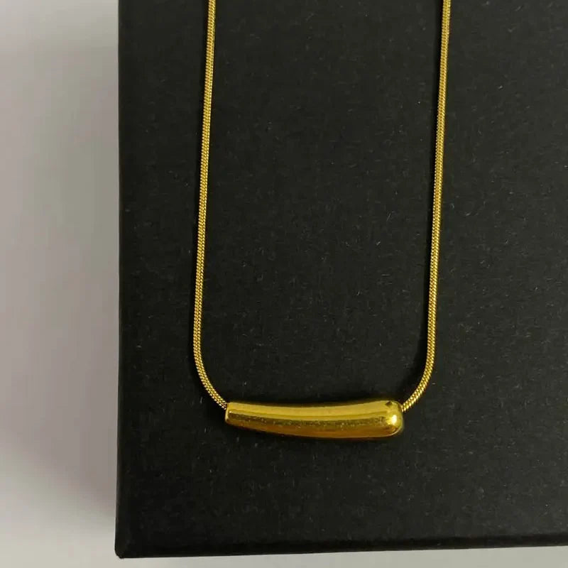 Flo Curve Necklace