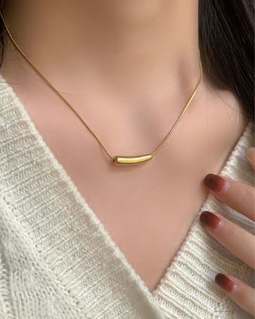 Flo Curve Necklace