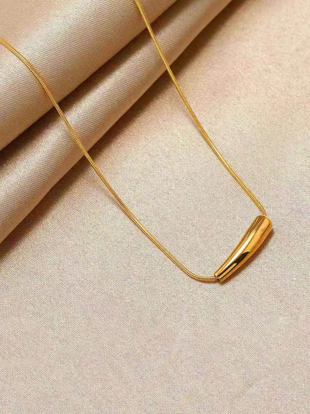 Flo Curve Necklace